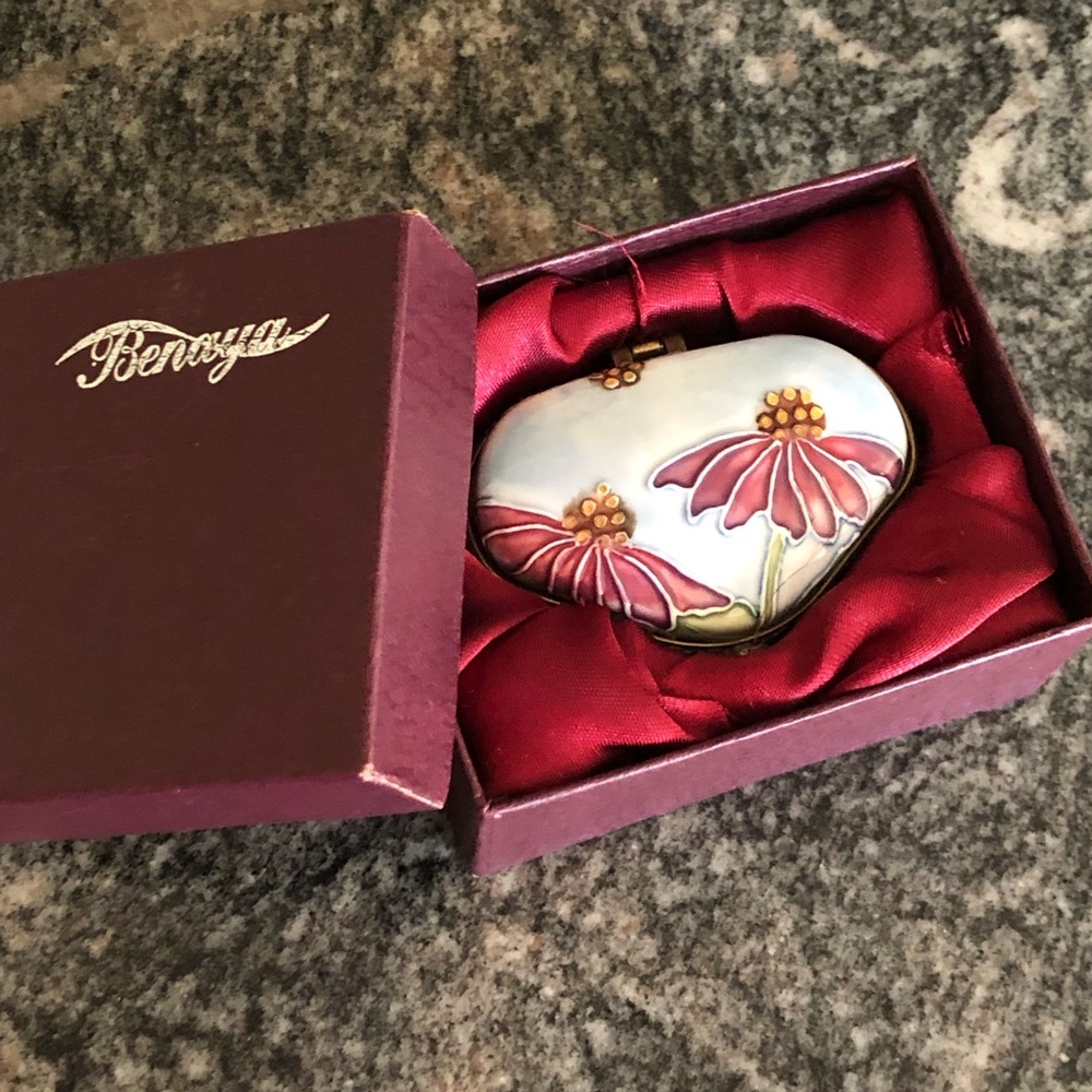 NWOT BENAYA BY INNOVATION ENAMEL TRINKET BOX